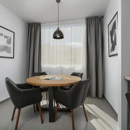 Real - 1 Bedroom Apartment