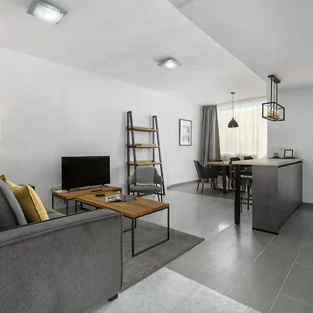 Real - 1 Bedroom *